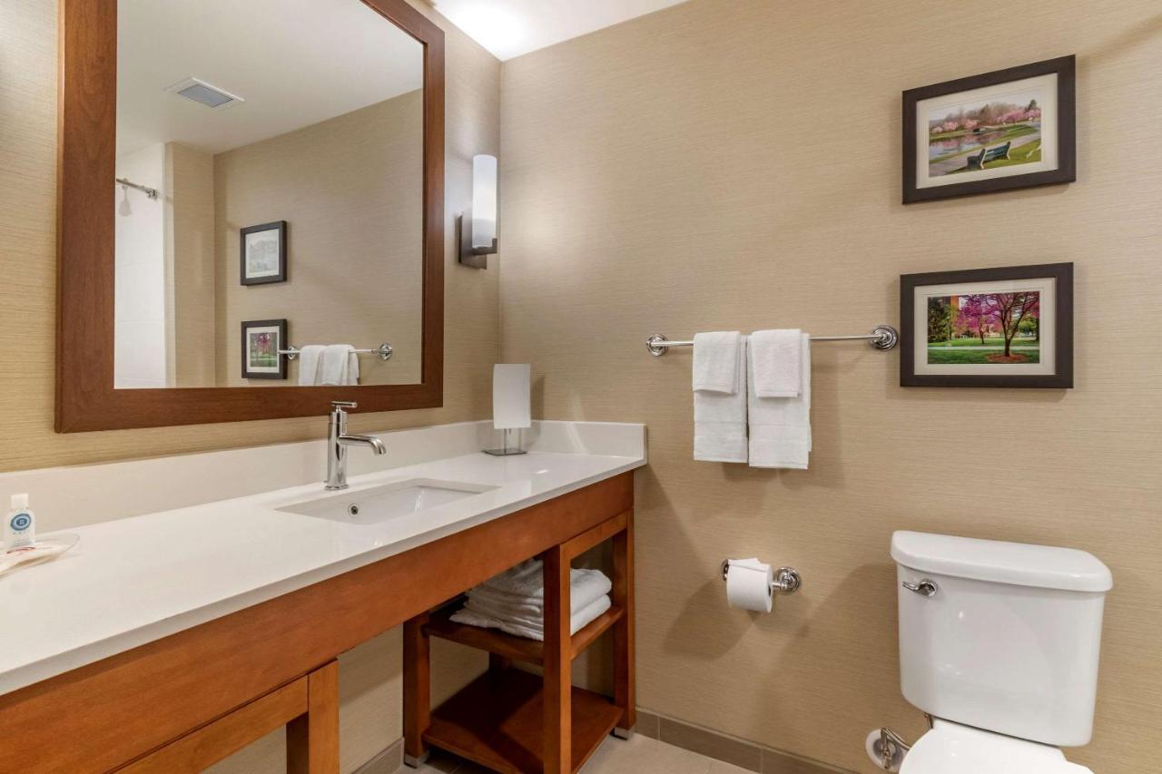 Comfort Suites Camp Hill-Harrisburg West Exteriör bild