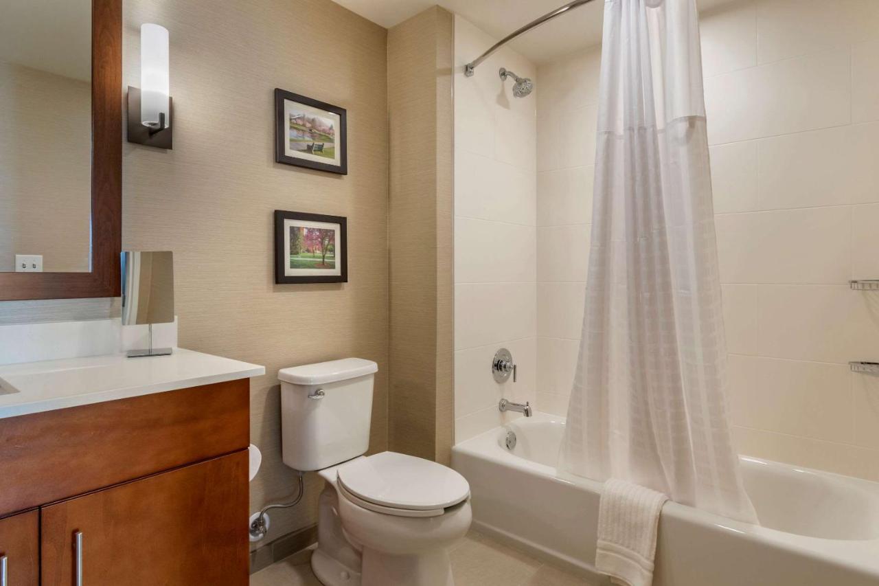 Comfort Suites Camp Hill-Harrisburg West Exteriör bild