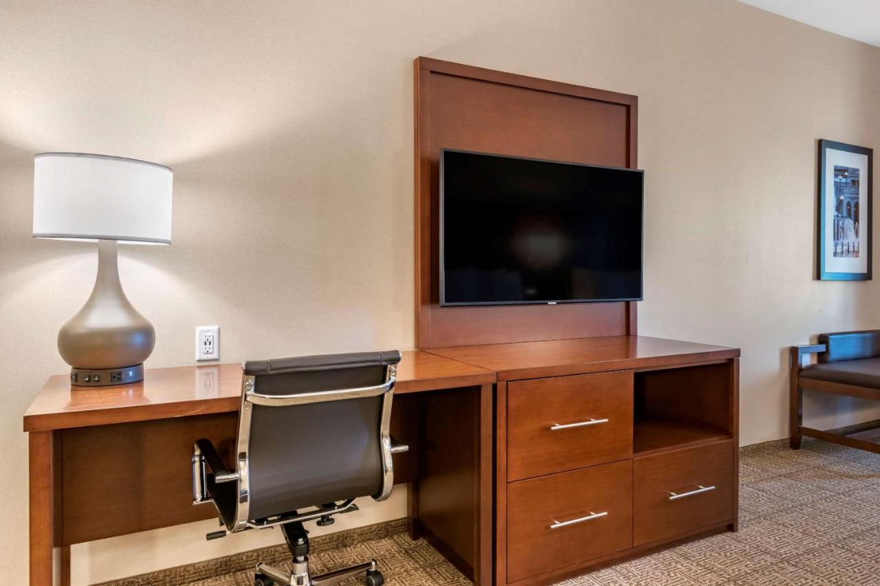 Comfort Suites Camp Hill-Harrisburg West Exteriör bild