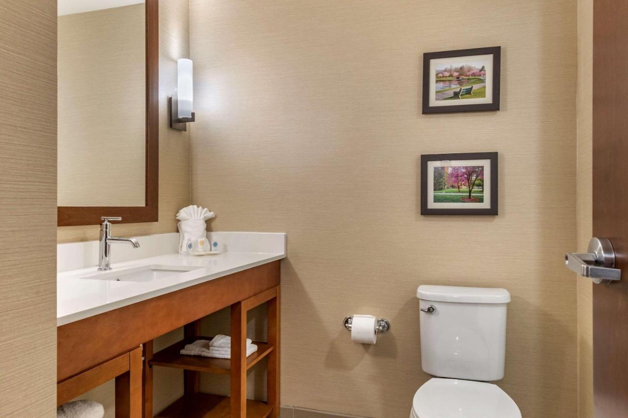 Comfort Suites Camp Hill-Harrisburg West Exteriör bild